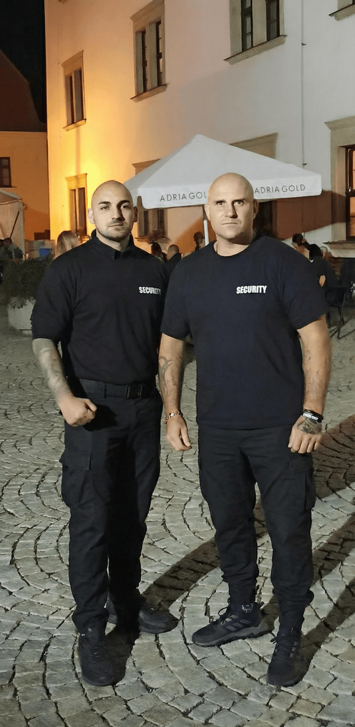 Jak jednat s agresivní osobou: Komunikační taktiky a právo pro strážné