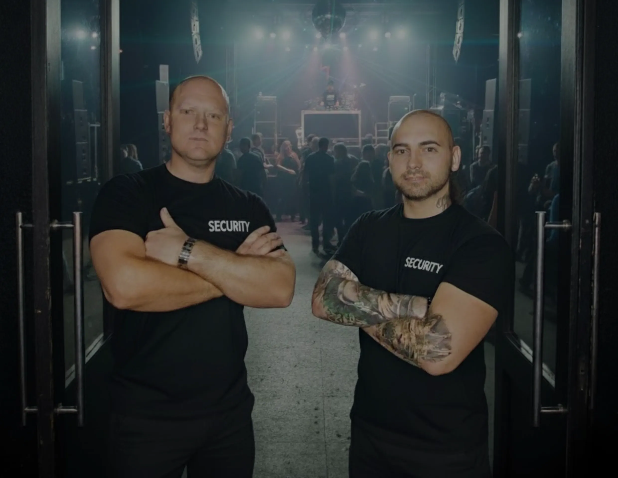 Ochranka v klubu: Komplexní průvodce managementem, psychologií davu a právem