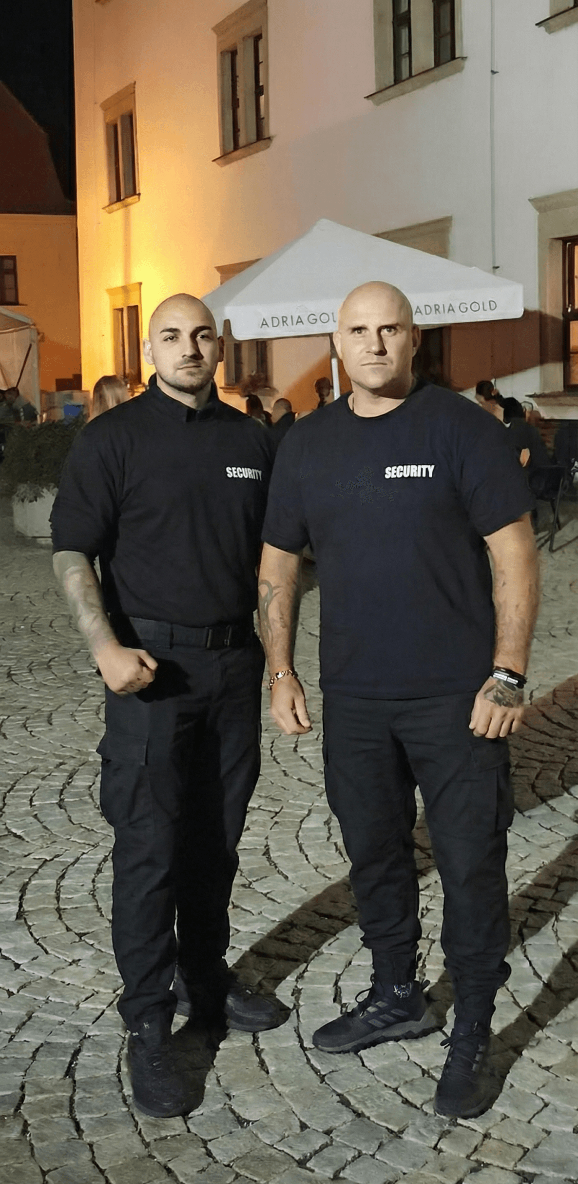 Jak jednat s agresivní osobou: Komunikační taktiky a právo pro strážné